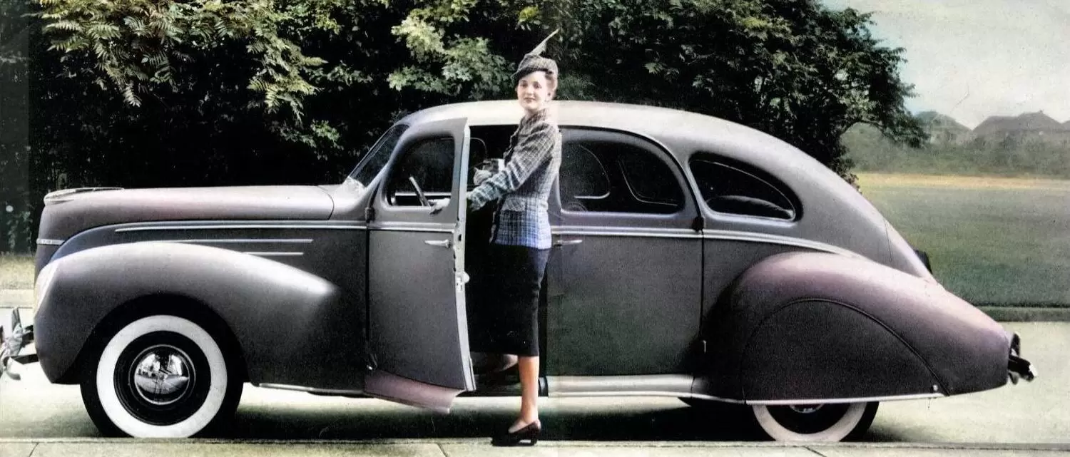 A woman posing for a 1939 Lincoln Zephyr brochure vehicle example.  